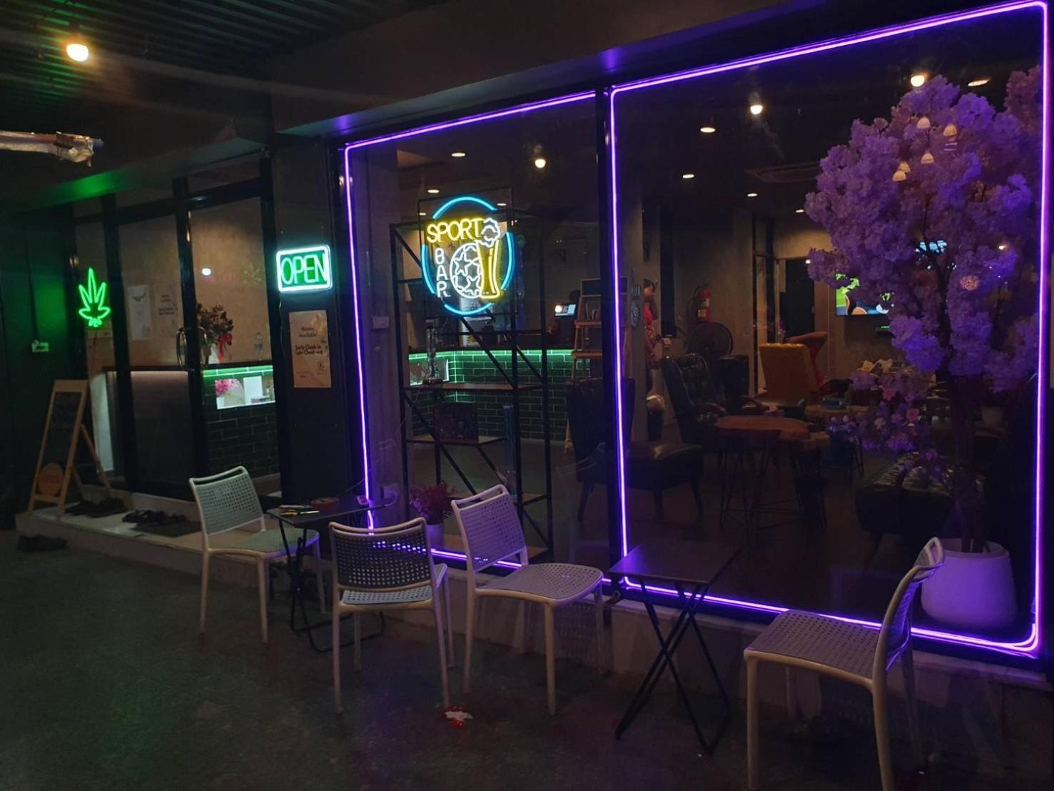 Bud Brew Beyond Dispensary And Hotel Bangkok Eksteriør billede