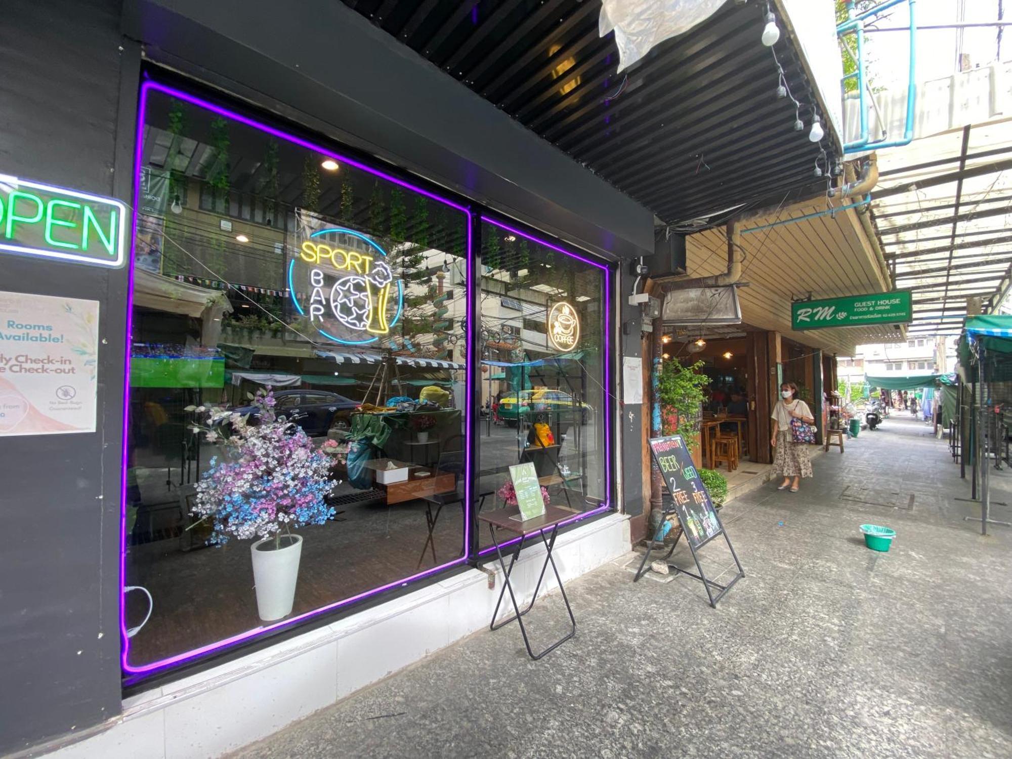 Bud Brew Beyond Dispensary And Hotel Bangkok Eksteriør billede