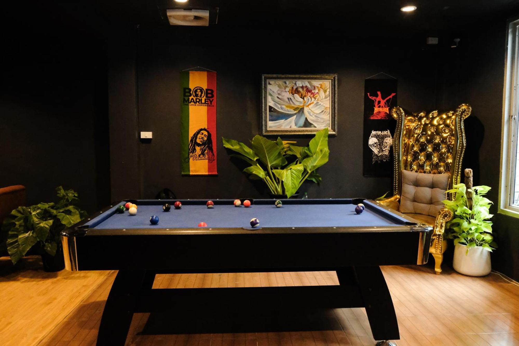 Bud Brew Beyond Dispensary And Hotel Bangkok Eksteriør billede