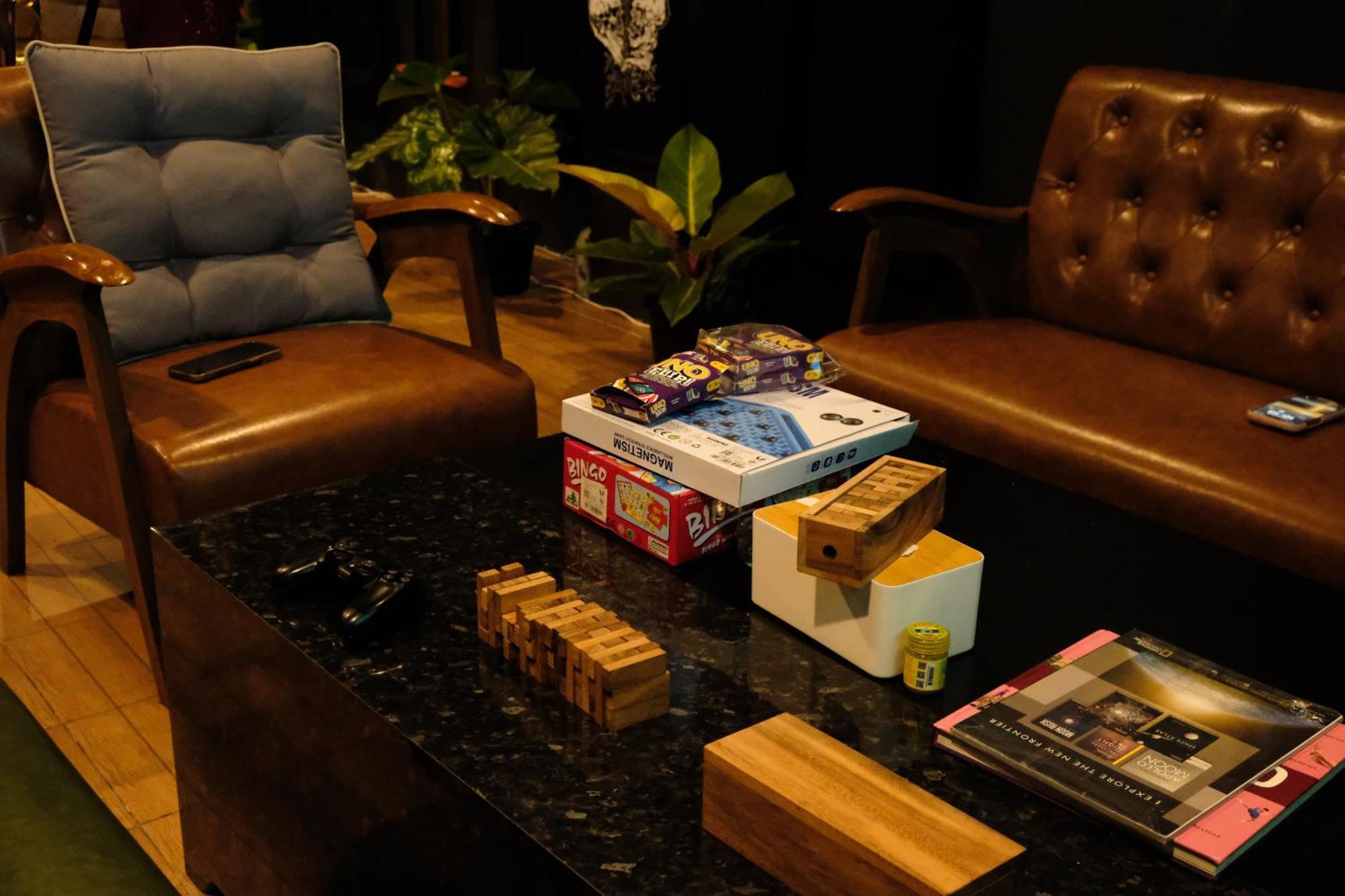 Bud Brew Beyond Dispensary And Hotel Bangkok Eksteriør billede