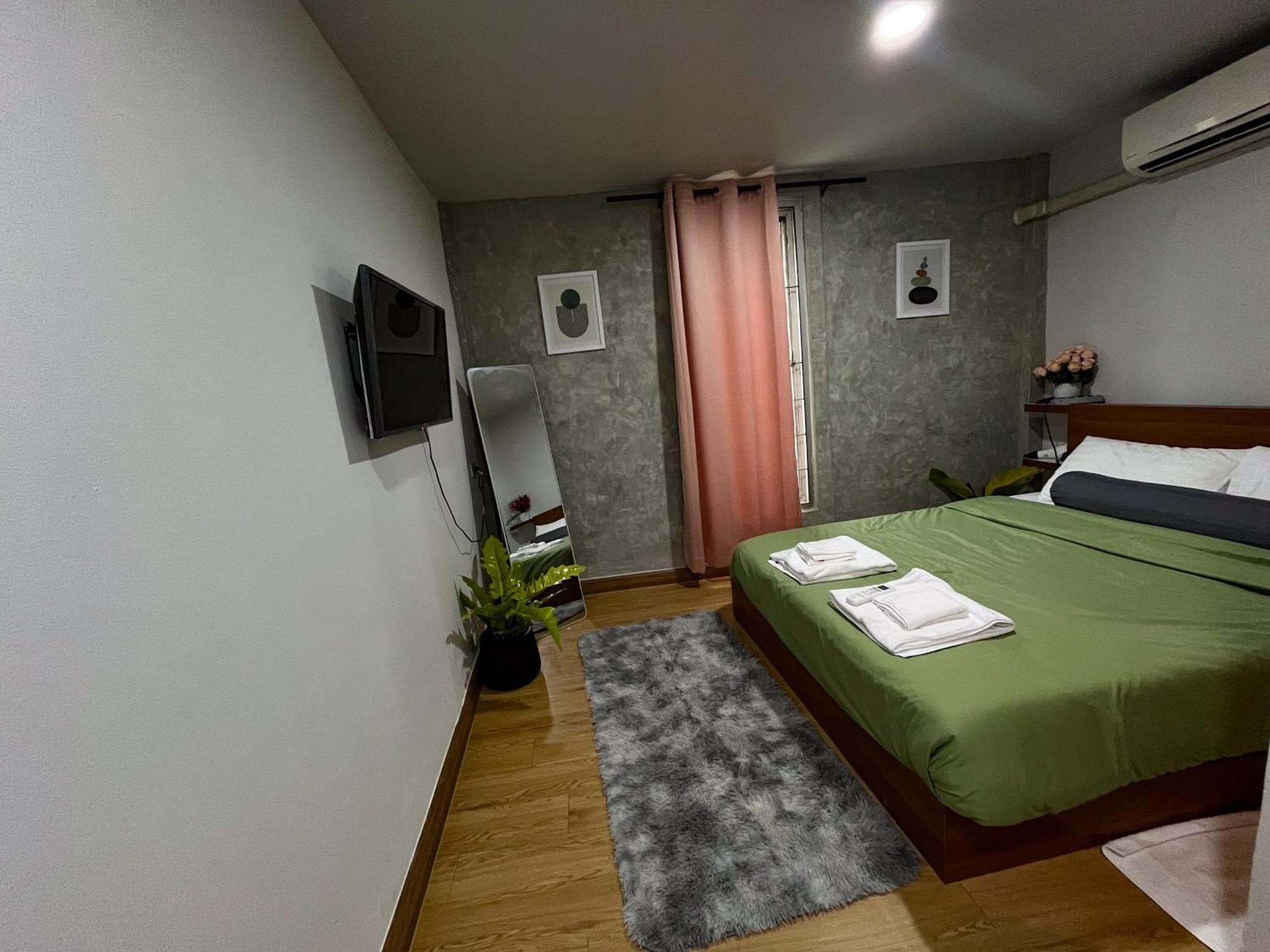 Bud Brew Beyond Dispensary And Hotel Bangkok Eksteriør billede